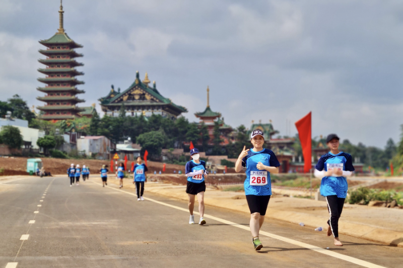 Gia Lai: Giải chạy marathon gây quỹ "Áo ấm cho em"