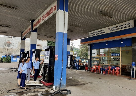 Quản lý thị trường Thái Nguyên thanh tra hoạt động kinh doanh xăng dầu của Công ty TNHH Vũ Tấn