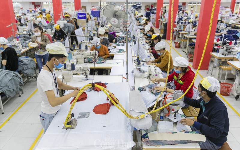 Nghệ An: Doanh nghiệp xoay xở giữ công nhân khi giảm đơn hàng