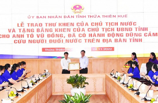 Thừa Thiên Huế: Trao Thư khen của Chủ tịch nước về hành động cứu người cho Tô Vũ Đồng