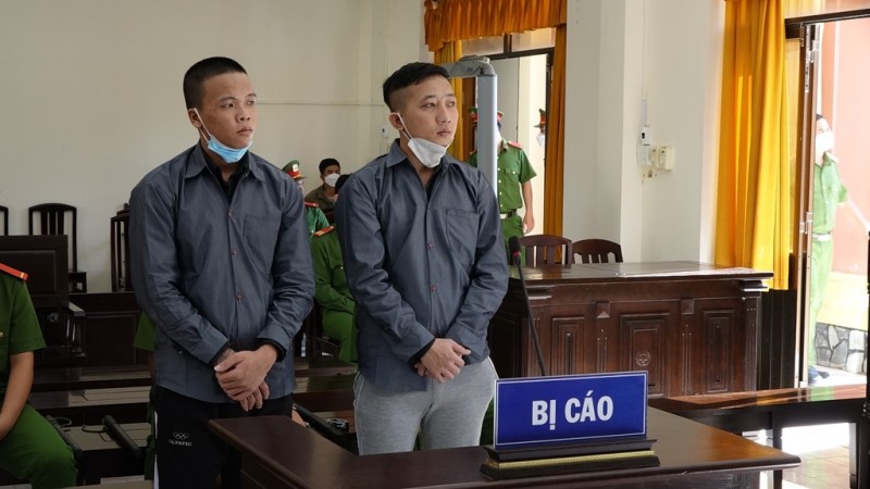 Kiên Giang: Mua súng quân dụng để phòng thân, 2 bị cáo lãnh án 3 năm tù