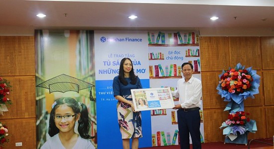 Shinhan Finance tặng sách mới cho thư viện Hải Phòng và Quảng Ninh