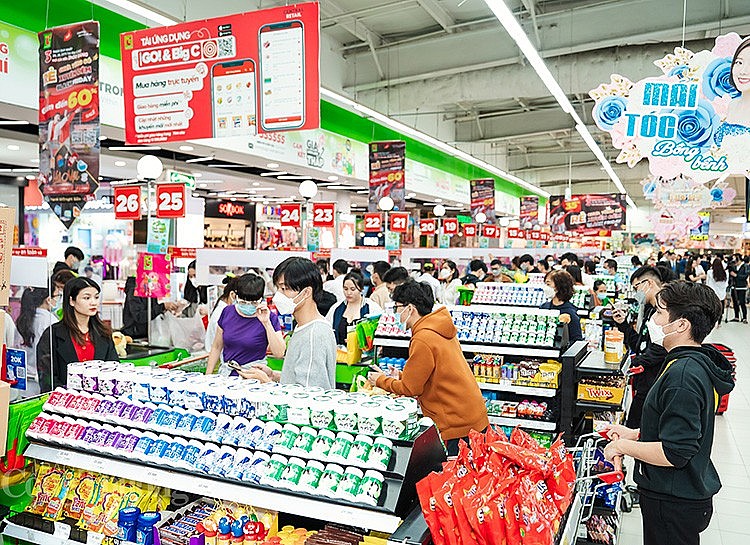 Người tiêu dùng mua sắm tại siêu thị BigC Thăng Long trong sự kiện “Hà Nội đêm không ngủ - HaNoi Midnight Sale” năm 2022 