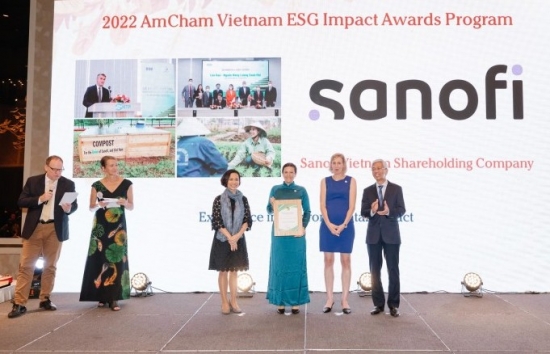 Sanofi Việt Nam nhận Giải thưởng Xuất sắc về tác động môi trường do AmCham trao tặng