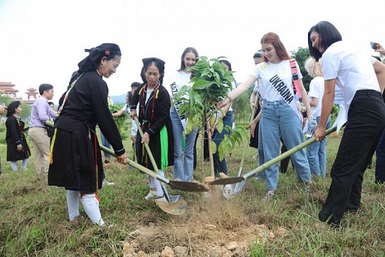 Thí sinh hoa hậu du lịch thế giới 2022 tham gia Lễ phát động trồng cây tại tỉnh Vĩnh Phúc