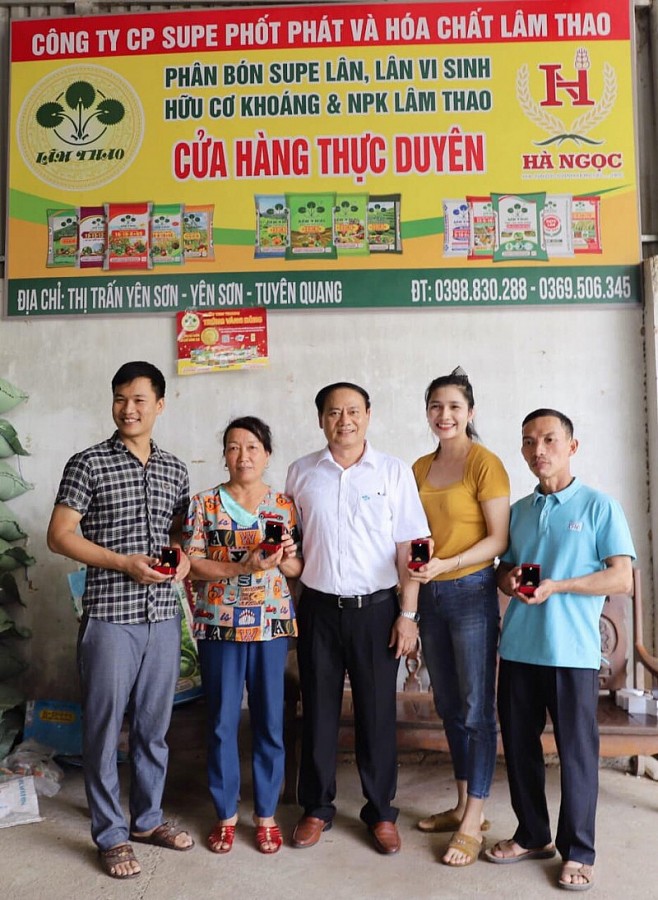 Nhiều nông dân mua phân bón Supe Lâm Thao trúng vàng