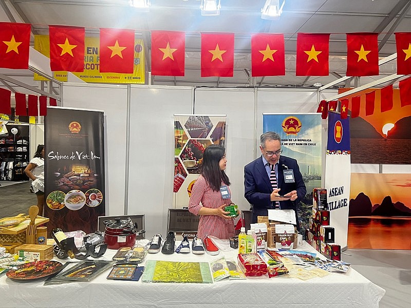 Thương vụ Việt Nam tại Chi Lê tham dự Hội chợ FISA 2022