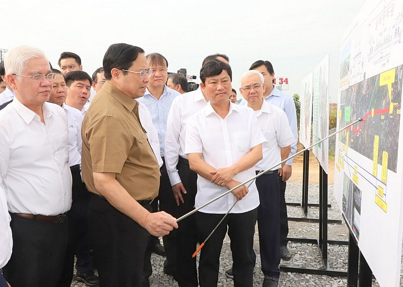 Thủ tướng Chính phủ khảo sát một số dự án giao thông kết nối Đông Nam bộ với Bình Dương