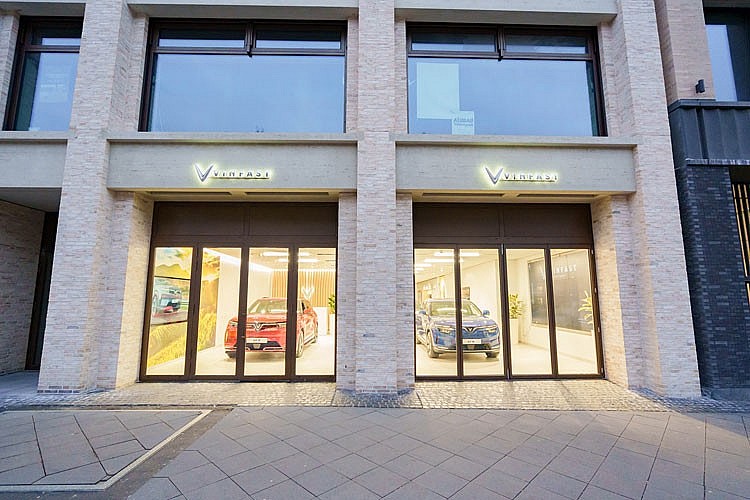 Vinfast khai trương 2 cửa hàng đầu tiên tại Cologne và Paris