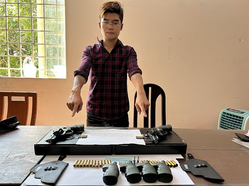 Tây Ninh: Tạm giữ Ngô Hoàng Khang để điều tra vụ thuê nhà buôn súng