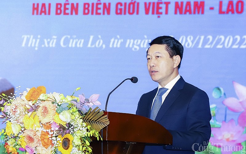 Phổ biến chính sách, pháp luật cho các trưởng bản 2 nước Việt Nam – Lào