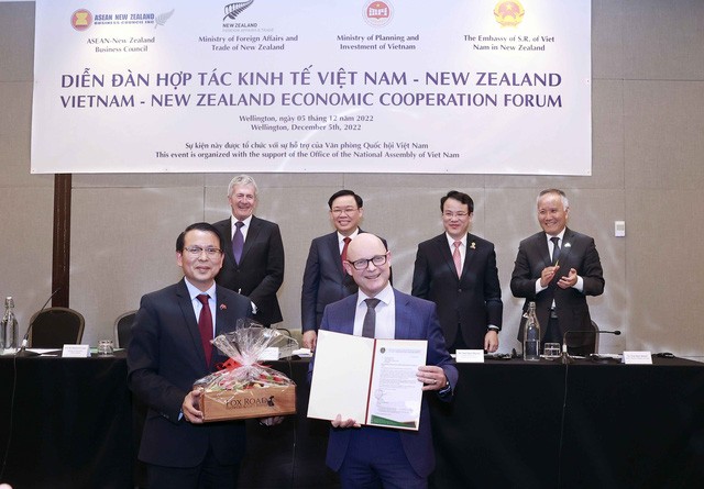 Chủ tịch Quốc hội Vương Đình Huệ và đại biểu chứng kiến Lễ trao thoả thuận về Nhập khẩu nông sản của New Zealand sang Việt Nam