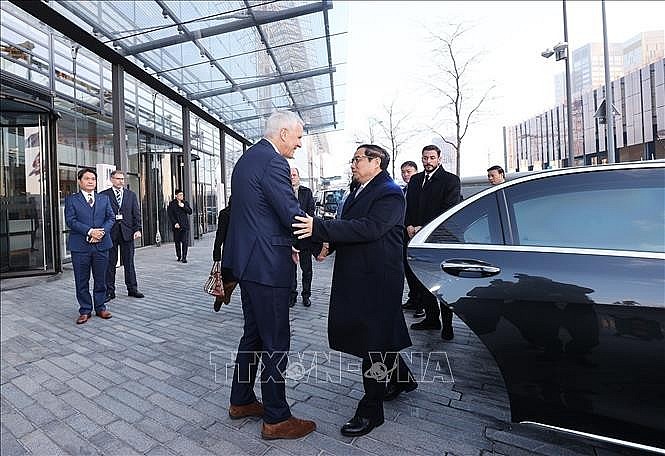 Lãnh đạo Ngân hàng Đầu tư châu Âu (EIB) đón Thủ tướng Phạm Minh Chính đến thăm và làm việc