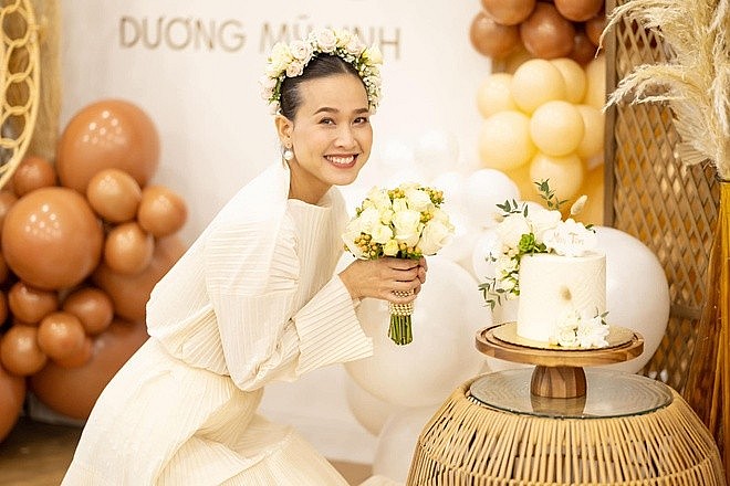 Hoa hậu Dương Mỹ Linh tổ chức tiệc độc thân lãng mạn trước thềm đám cưới