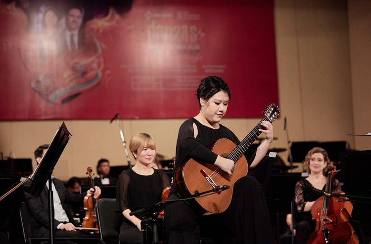 Màn biểu diễn “xuất thần” của nữ nghệ sỹ guitar nổi tiếng thế giới Bokyung Byun tại buổi hòa nhạc của SSO
