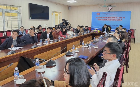 Tham tán Việt Nam tại Ảrập Xêút tham gia Hội nghị trực tuyến với doanh nghiệp xuất nhập khẩu Nghệ An