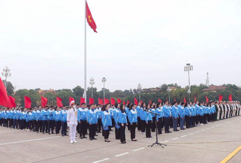 980 đại biểu tham dự Đại hội đại biểu toàn quốc Đoàn TNCS Hồ Chí Minh lần thứ XII làm lễ báo công dâng Bác