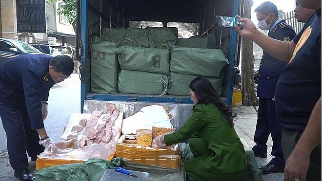 Hà Nội: Thu giữ 1,8 tấn trứng non, nầm lợn không rõ nguồn gốc trên đường đi tiêu thụ