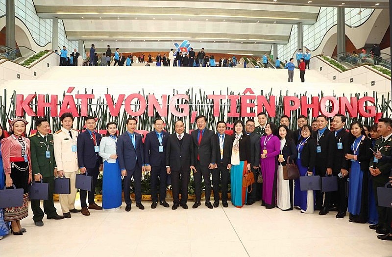 Chủ tịch nước Nguyễn Xuân Phúc với các đại biểu tham dự Hội nghị