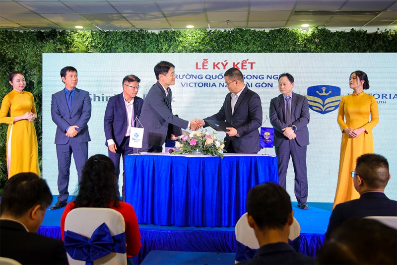 Ngân hàng Shinhan ký kết hợp tác với trường Quốc tế song ngữ Victoria Nam Sài Gòn