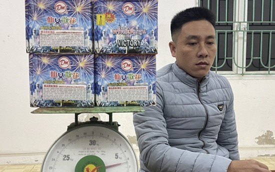 Hà Tĩnh: Bắt giữ liên tiếp 2 vụ mua bán, tàng trữ pháo nổ trái phép