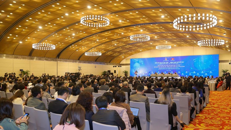 Diễn đàn Kinh tế Việt Nam lần thứ 5: Ổn định kinh tế vĩ mô, vững vàng vượt qua thách thức