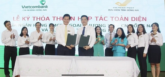 Vietcombank Đồng Nai ký kết thỏa thuận hợp tác với VNPost Đồng Nai