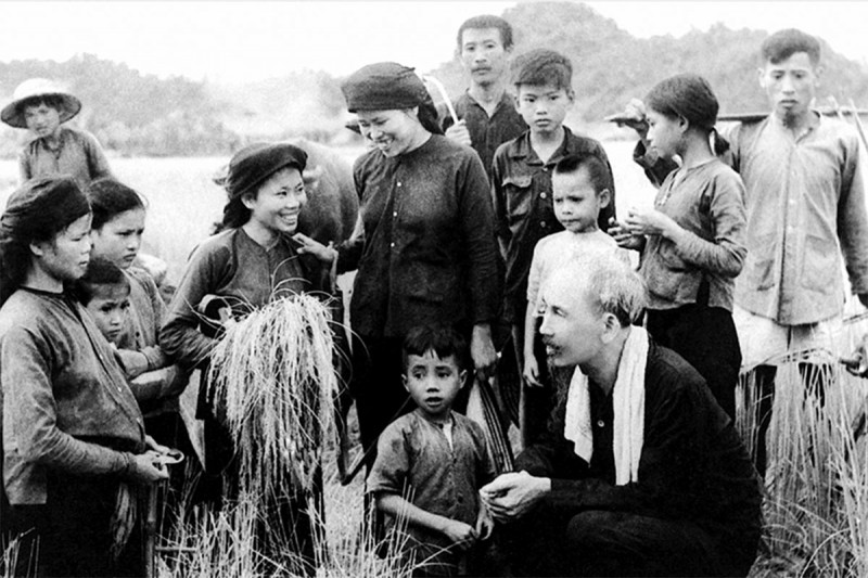 Ngày này năm xưa 21/12: Kỷ niệm 68 năm Ngày truyền thống ngành Điện lực Việt Nam