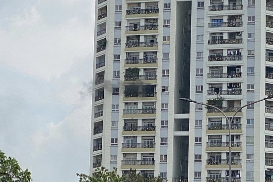 TP. Hồ Chí Minh: Cháy chung cư, hàng trăm người hoảng loạn tháo chạy