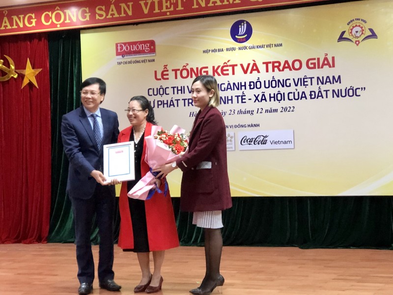 Trao giải Cuộc thi viết “Ngành Đồ uống Việt Nam với sự phát triển kinh tế - xã hội của đất nước”