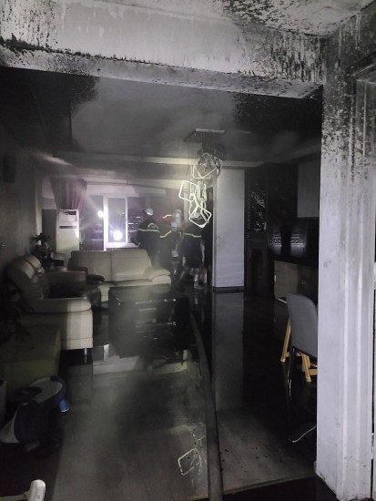 Hà Nội: Cháy chung cư ở La Khê, giải cứu 11 người