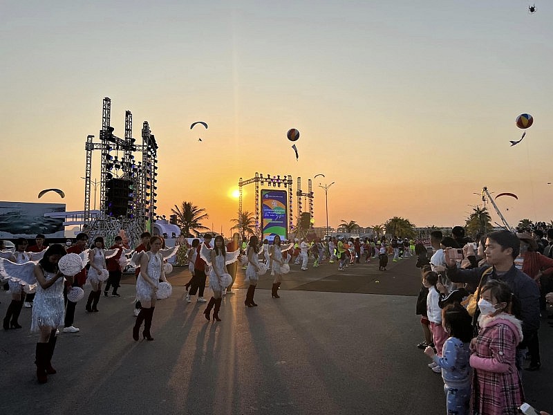 Rực rỡ sắc màu trong lễ hội Carnaval mùa Đông Hạ Long năm 2022