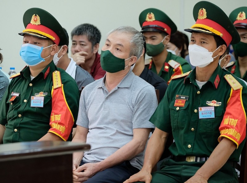 Vụ buôn lậu 200 triệu lít xăng giả: Xử phúc thẩm cựu tướng cảnh sát biển và 7 bị cáo