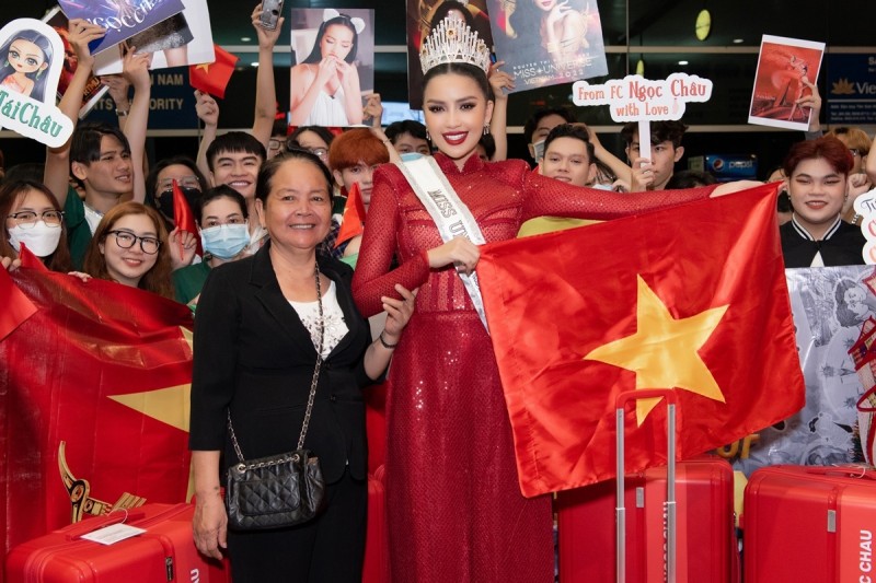 Hoa hậu Ngọc Châu chính thức lên đường chinh chiến Miss Universe