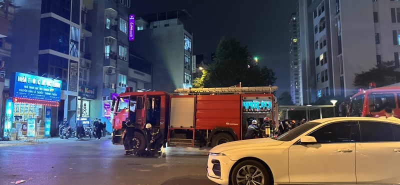 Cháy lớn tại cửa hàng sửa xe phố Hoàng Công Chất- Hà Nội