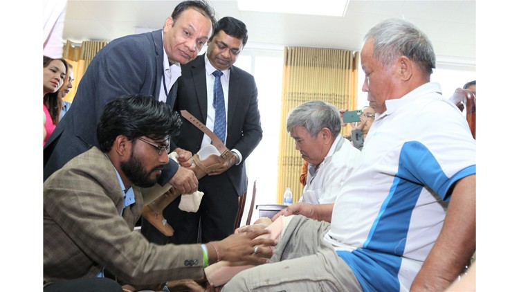 Ấn Độ viện trợ trại lắp chân tay giả Jaipur đầu tiên tại tỉnh Đắk Lắk