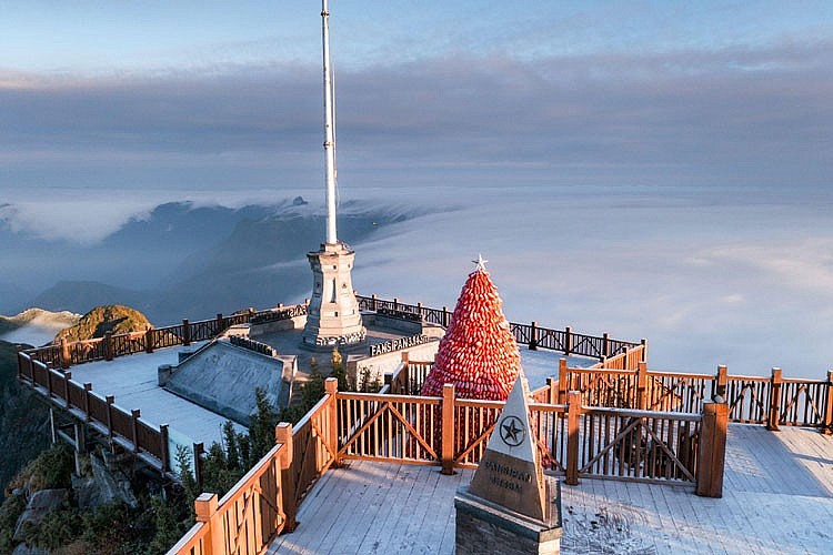 Choáng ngợp trước khoảnh khắc kỳ ảo trên đỉnh Fansipan mùa đông
