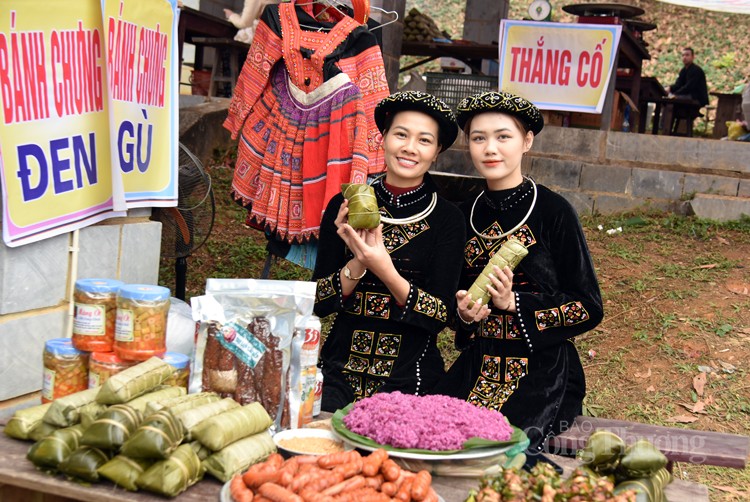 Trải nghiệm Chợ phiên vùng cao ngày Tết tại Làng Văn hóa