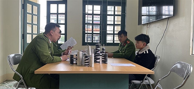 Công an xã Gia Phú, huyện Bảo Thắng bắt giữ đối tượng tàng trữ pháo nổ tự chế