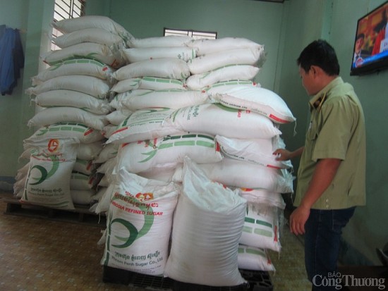 Bắt giữ hơn 130 tấn đường nghi nhập lậu từ biên giới Campuchia