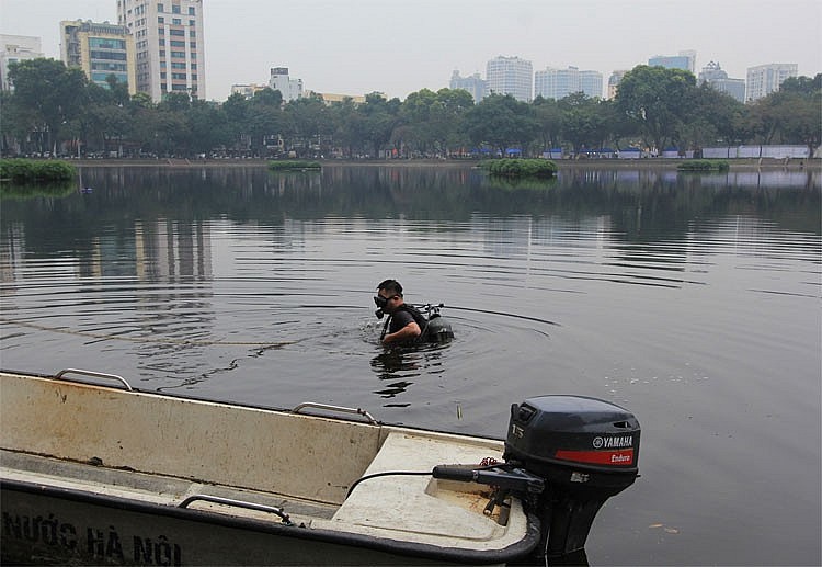 Hà Nội: Tìm được nam thanh niên nhảy xuống hồ Thiền Quang nghi tự tử