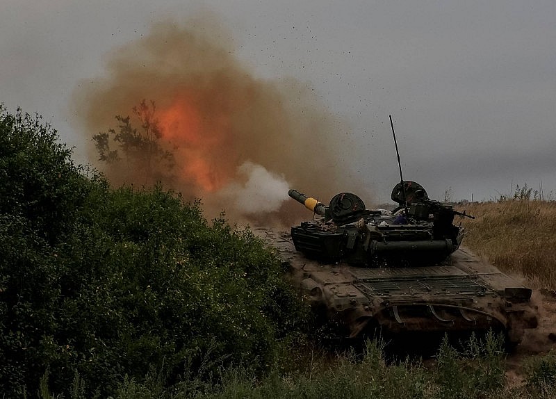 Sau 11 tháng chiến sự, Ukraine đang phụ thuộc hoàn toàn vào nguồn phương tiện chiến đấu và hậu cần quân sự viện trợ. Ảnh: Getty.