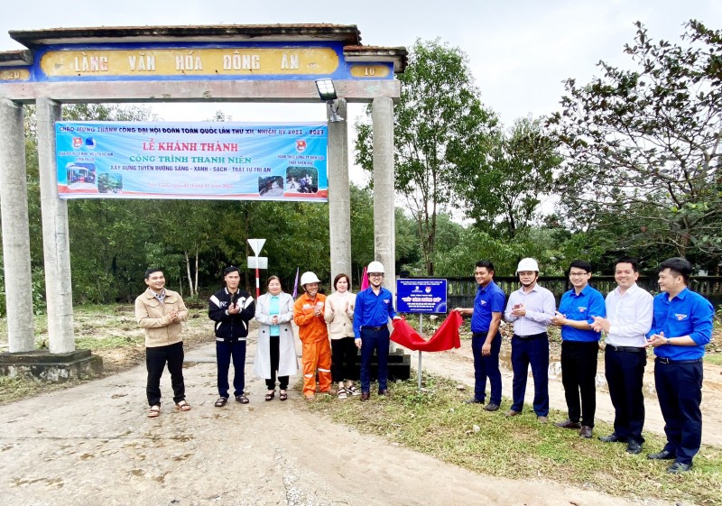 PC Thừa Thiên Huế: Đưa vào sử dụng công trình Thắp sáng đường quê tại huyện Phú Lộc