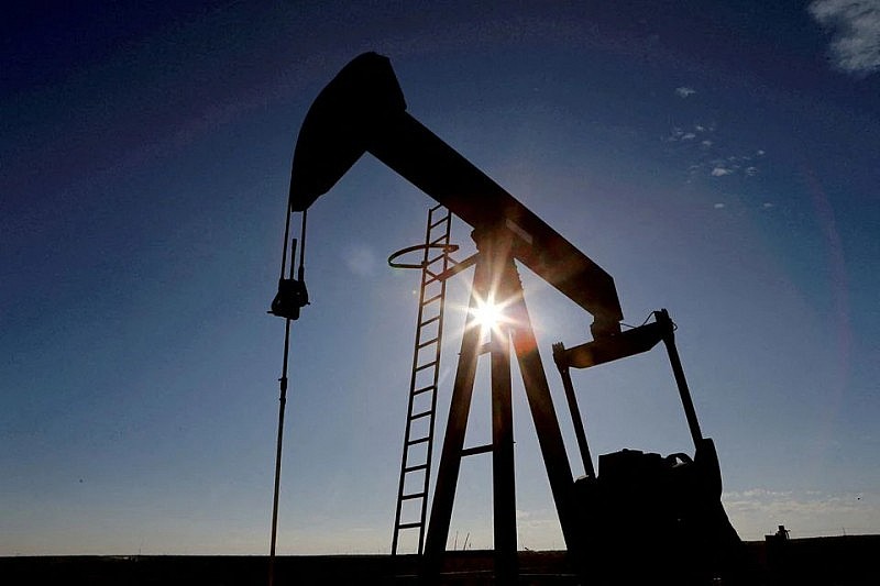  Một lỗ bơm dầu thô ở Lưu vực Permian ở Quận Loving, Texas, Hoa Kỳ (ảnh: Reuters)