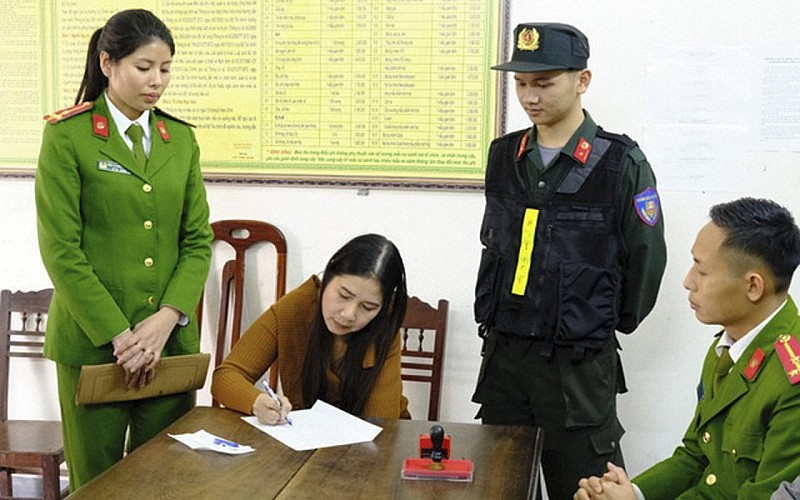 Hà Tĩnh: Bắt 'nữ quái' 2 tiền án, thu 2.600 viên ma túy