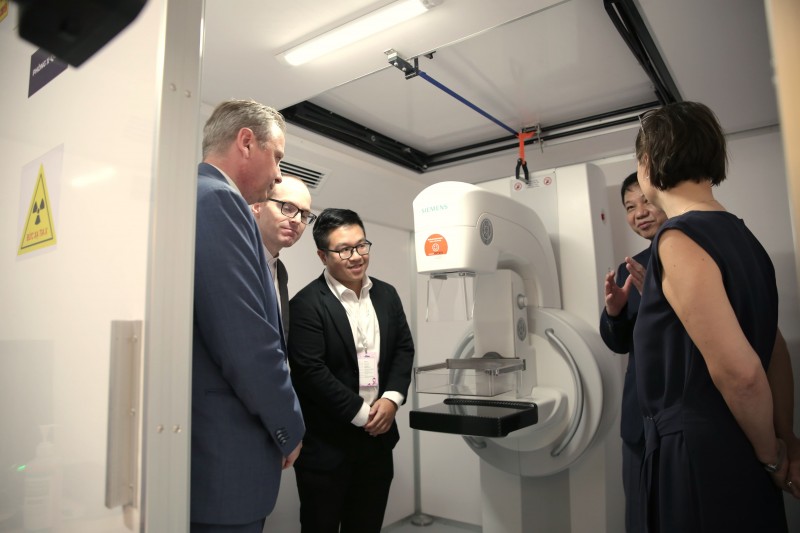 Siemens Healthineers Việt Nam và Bệnh viện thẩm mỹ EMCAS triển khai xe chụp XQuang nhũ ảnh di động