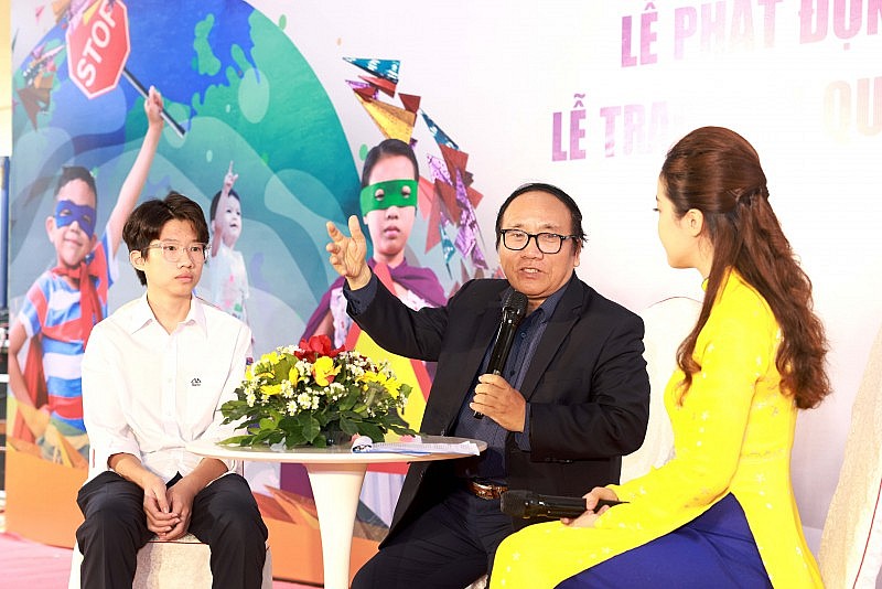 Giao lưu với Ban Giám khảo và em Nguyễn Bình Nguyên - Giải Khuyến khích quốc tế Cuộc thi Viết thư Quốc tế UPU lần thứ 51 (năm 2022)