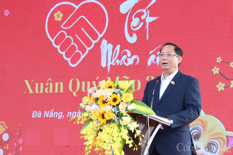 Phó Chủ tịch Quốc hội Trần Quang Phương dự “Hội chợ Tết nhân ái” Đà Nẵng 2023