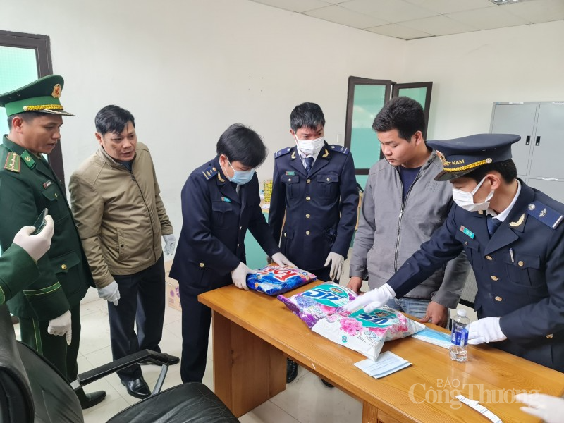 Hải quan Quảng Trị bắt 8 đối tượng nhập cảnh mang theo gần 6kg ma túy
