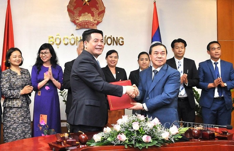 Hợp tác kinh tế, thương mại Việt Nam – Lào: Tô thắm, khắc sâu tình đoàn kết hữu nghị đặc biệt